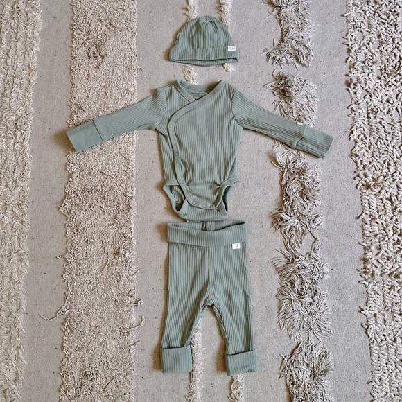 H&M Baby Kimono Style Matching Onesie Set - Picture 1 of 2